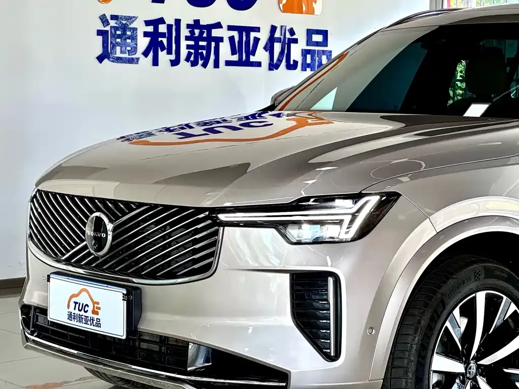 Volvo XC90 — фото 2