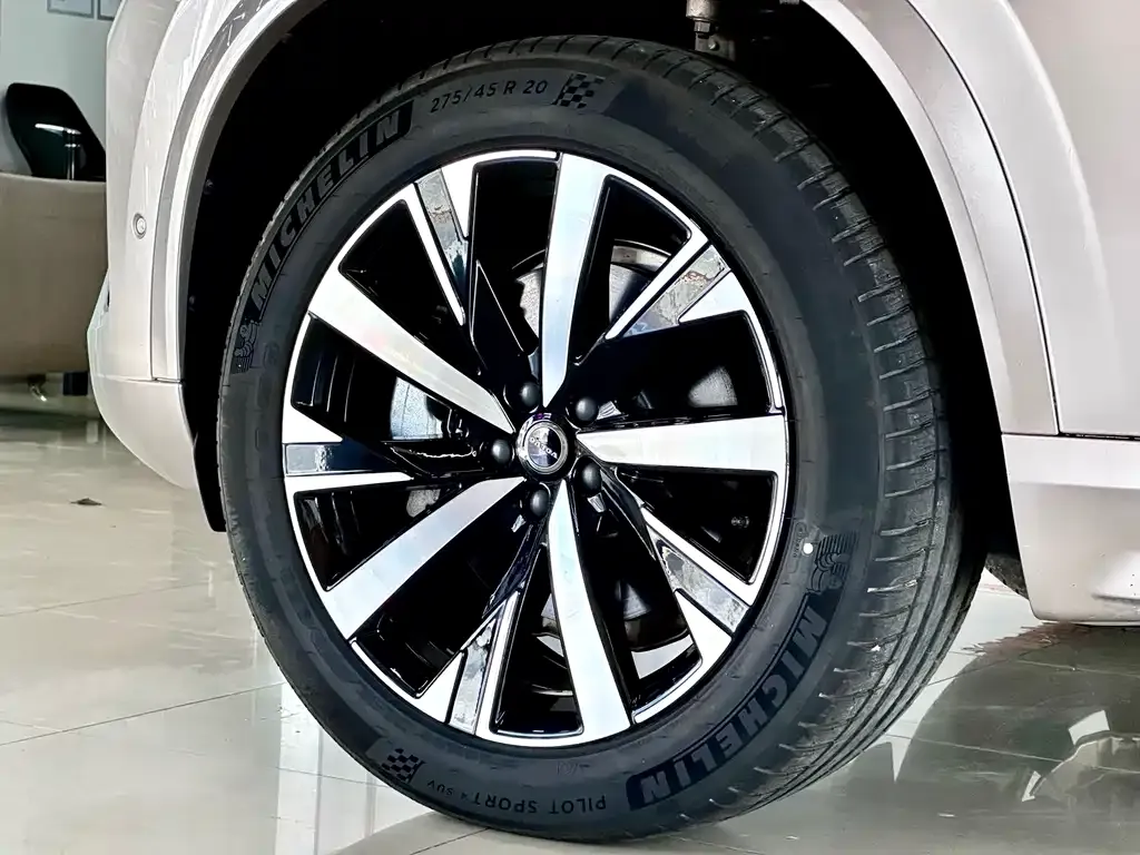 Volvo XC90 — фото 3