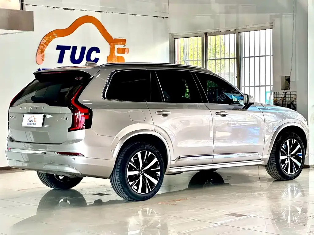 Volvo XC90 — фото 8
