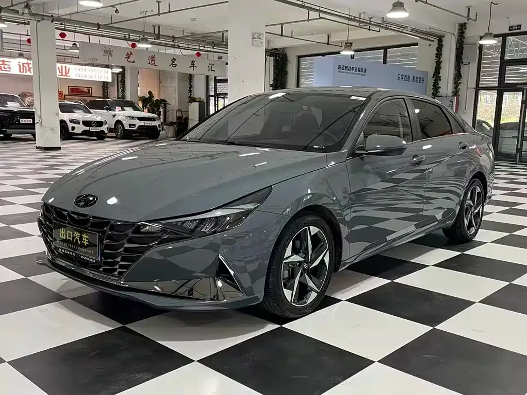 Hyundai Elantra — фото 1