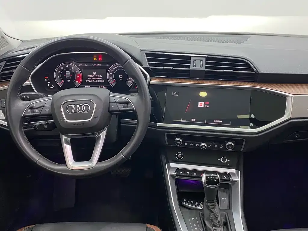 Audi Q3 — фото 8