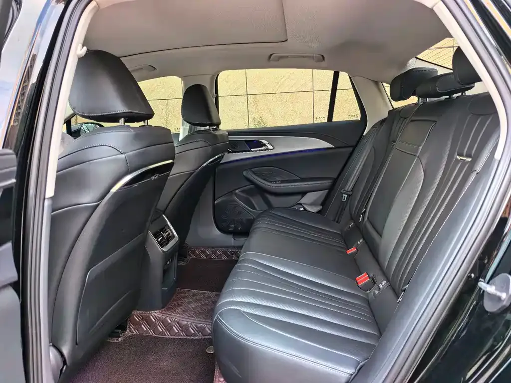 Hongqi H5 — фото 10