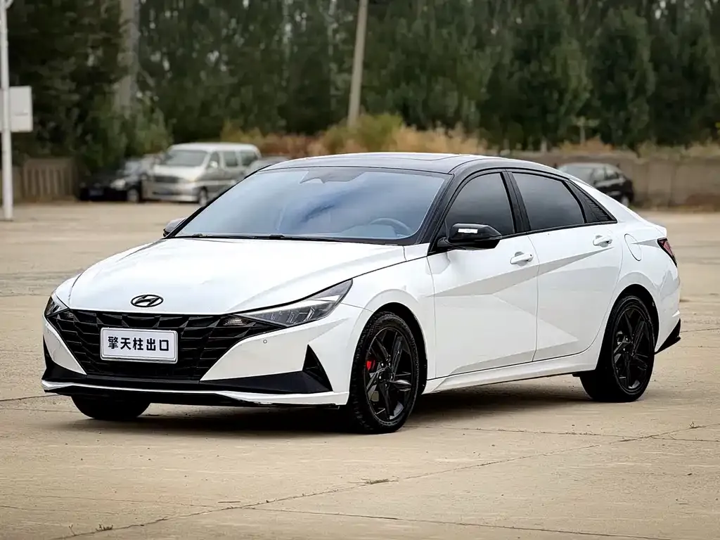 Hyundai Elantra — фото 1