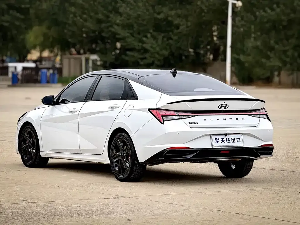 Hyundai Elantra — фото 9