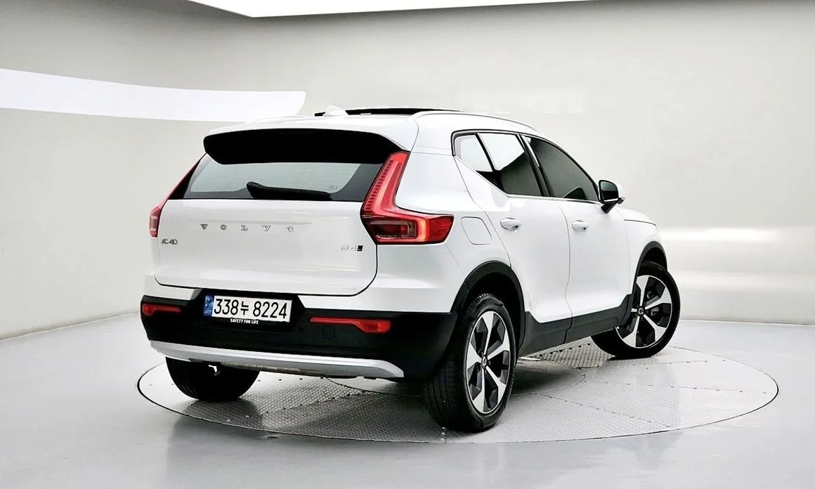 Volvo XC40 — фото 9