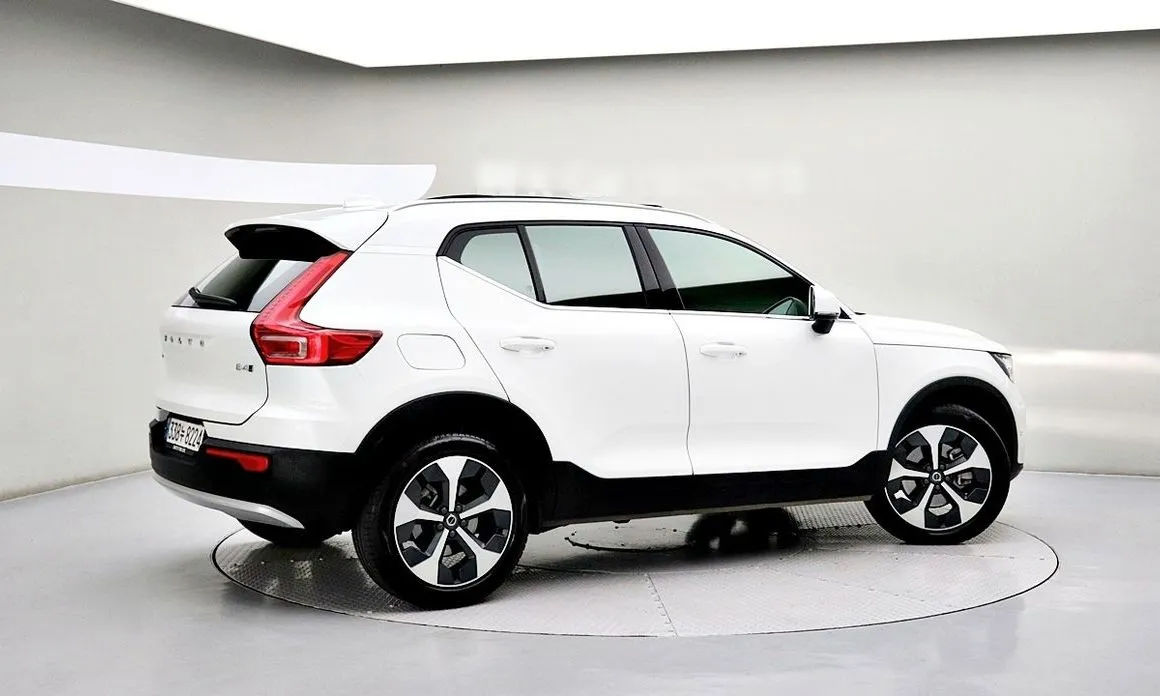 Volvo XC40 — фото 10