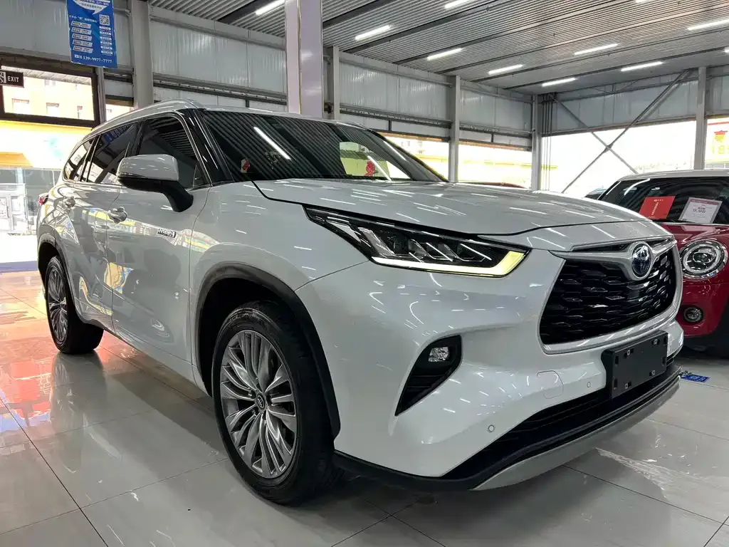 Toyota Highlander — фото 10