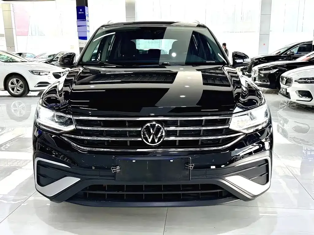 Volkswagen Tiguan L — фото 3