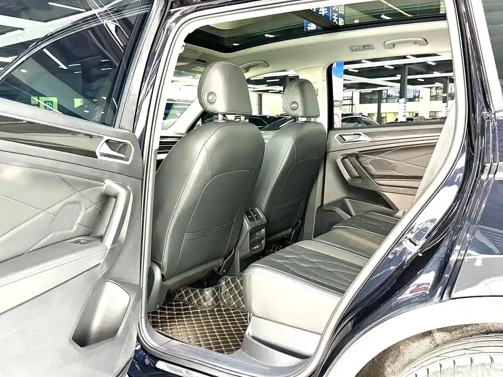 Volkswagen Tiguan L — фото 6