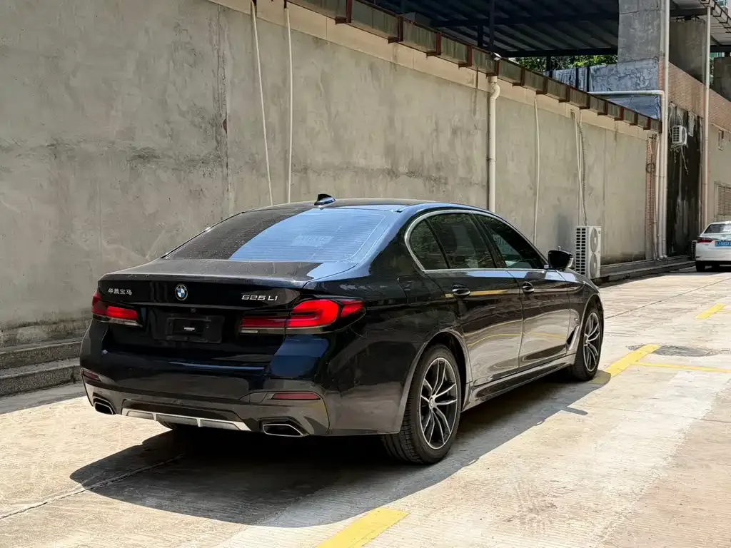 BMW 5 Series — фото 2