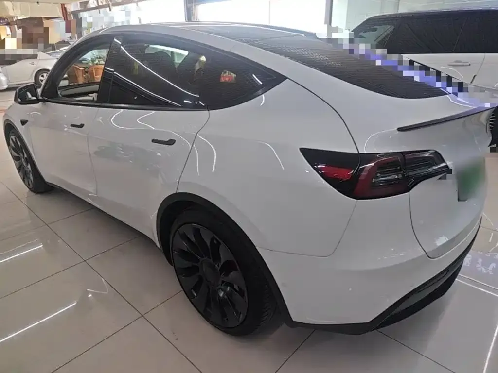 Tesla Model Y — фото 3