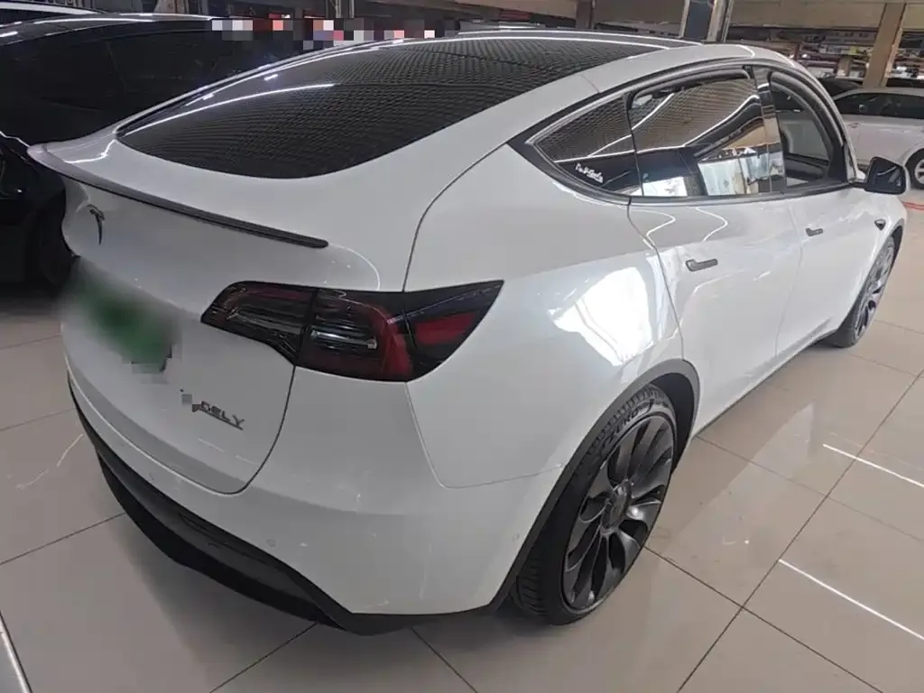 Tesla Model Y — фото 9