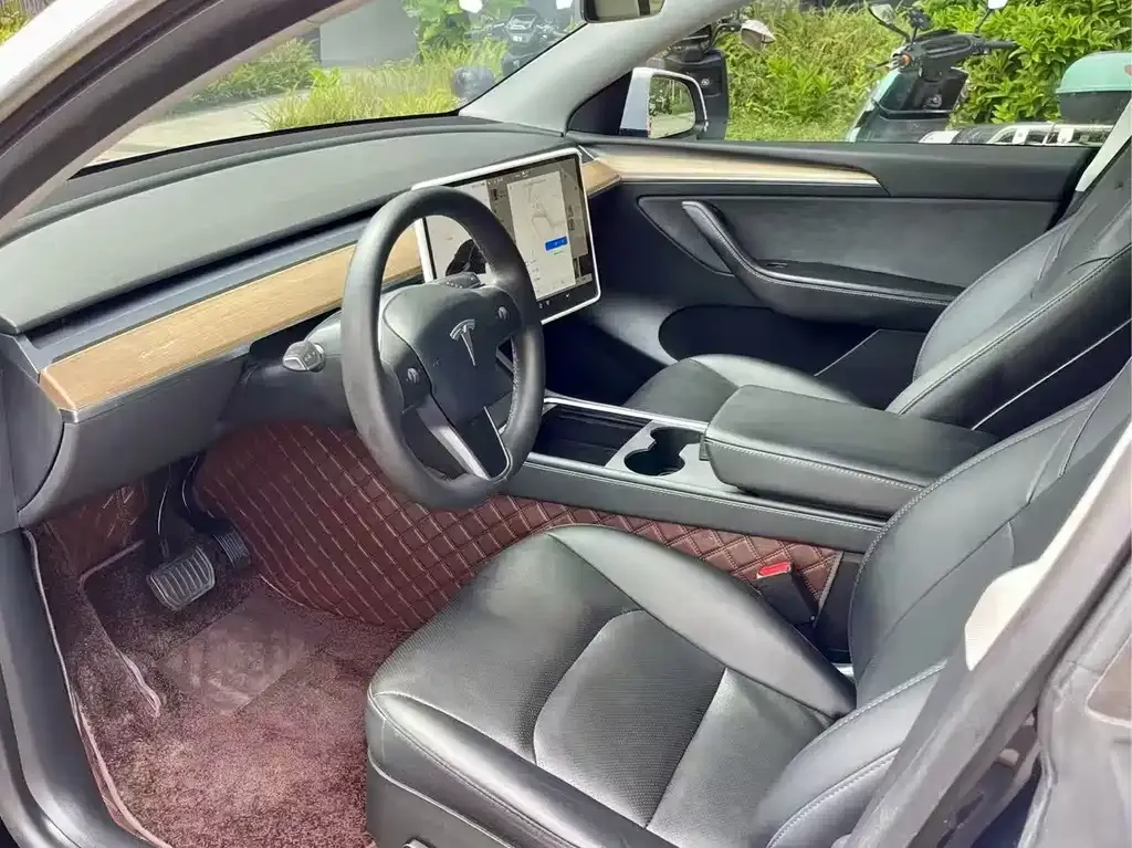 Tesla Model Y — фото 2