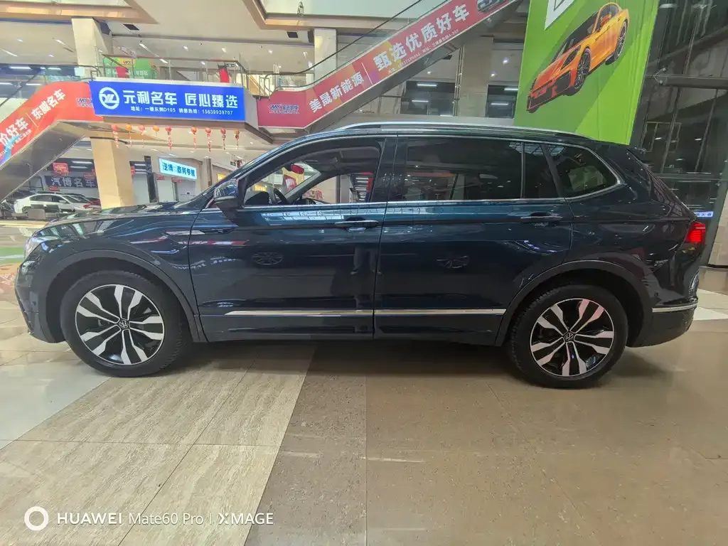 Volkswagen Tiguan L — фото 10
