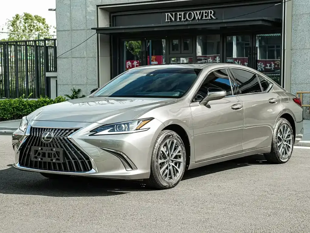 Lexus ES — фото 1