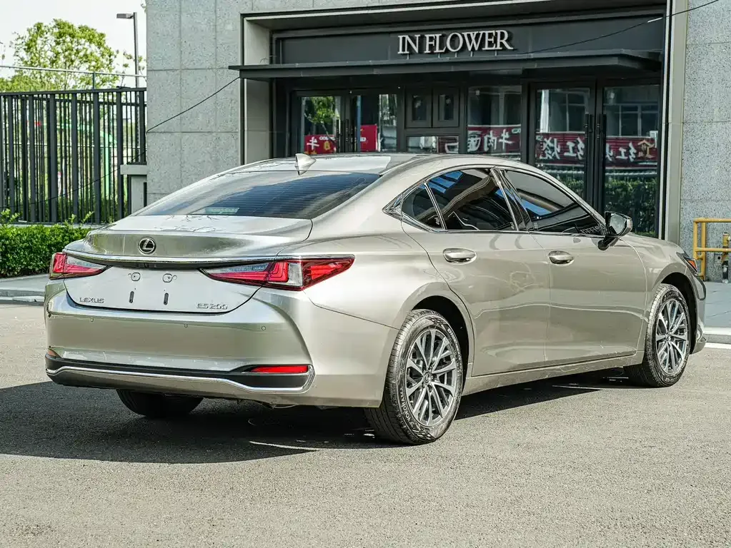 Lexus ES — фото 4