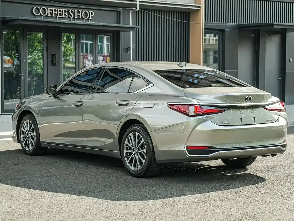 Lexus ES — фото 10