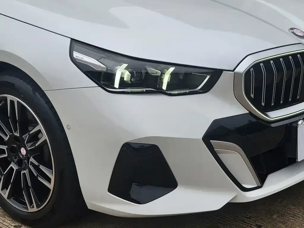 BMW 5 Series — фото 2