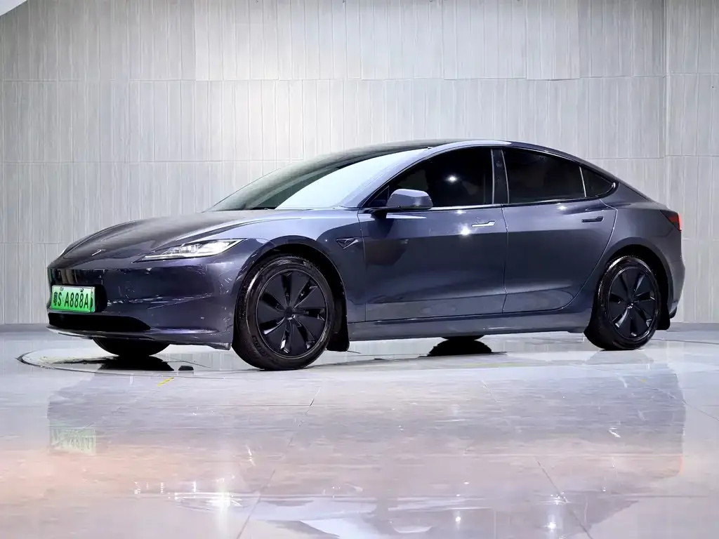 Tesla Model 3 — фото 1