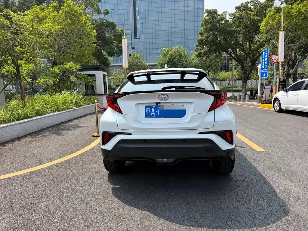 Toyota C-HR — фото 4