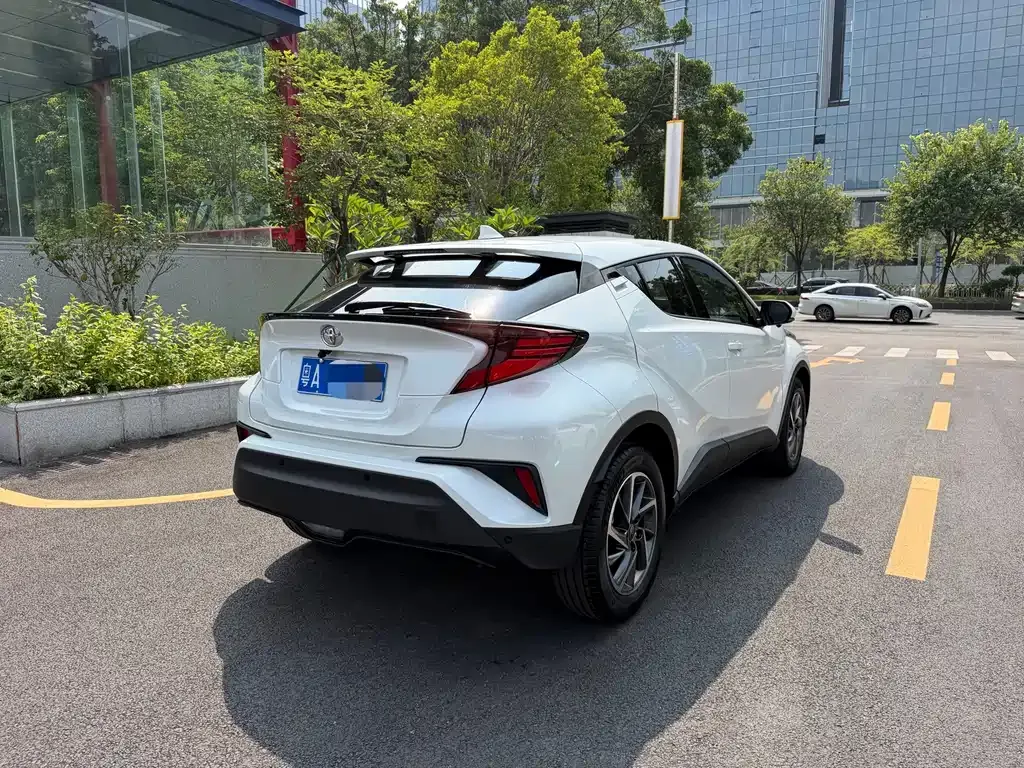 Toyota C-HR — фото 9