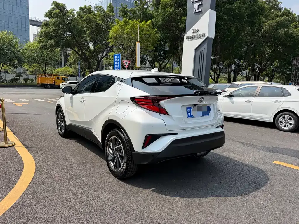 Toyota C-HR — фото 8