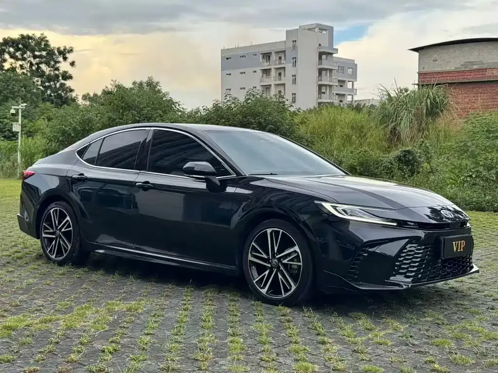 Toyota Camry — фото 8