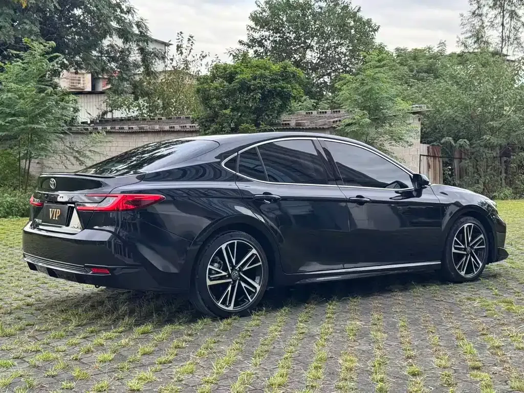 Toyota Camry — фото 10