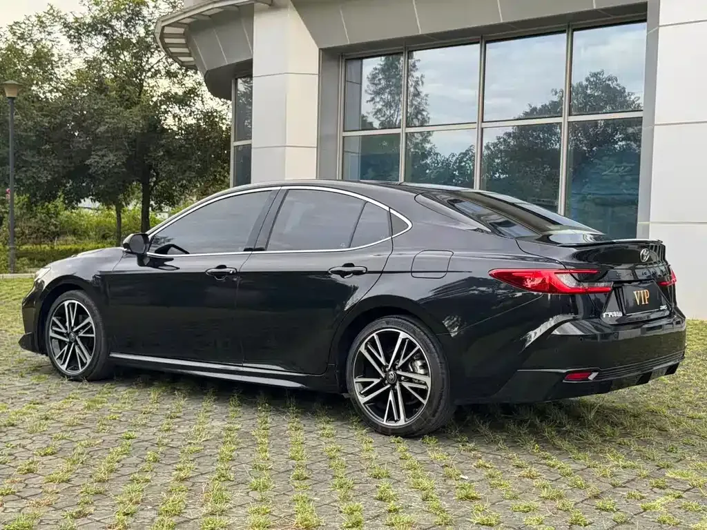 Toyota Camry — фото 6