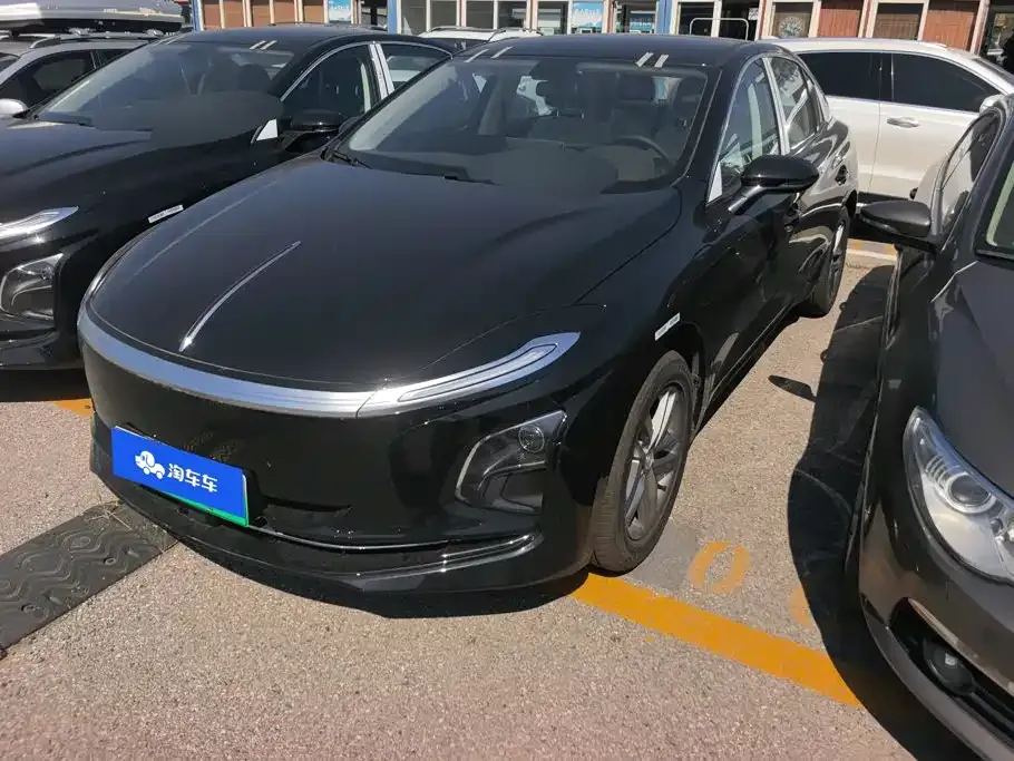 Hongqi E-QM5 — фото 1