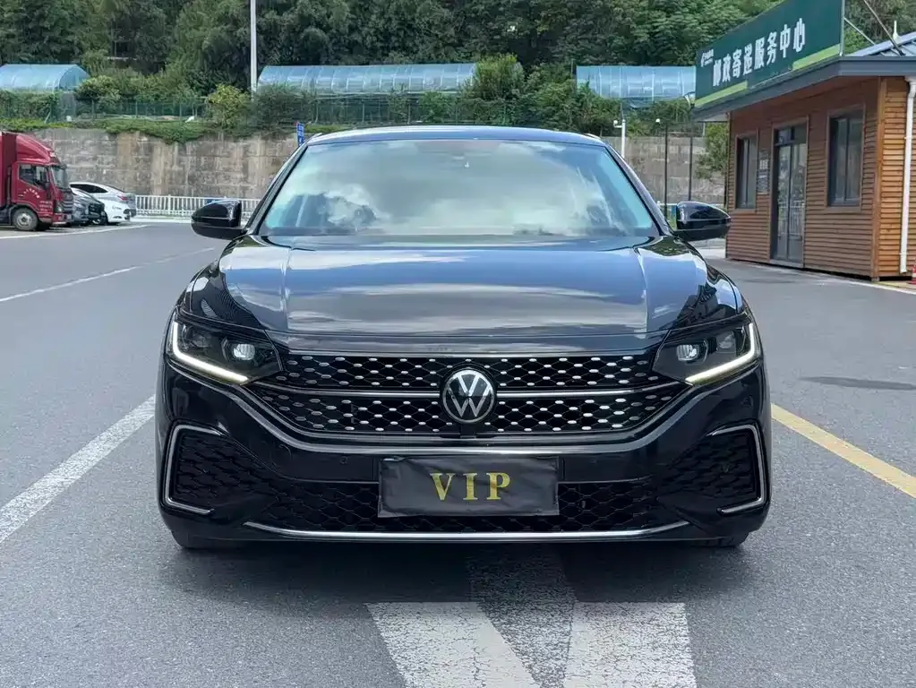 Volkswagen Passat — фото 1