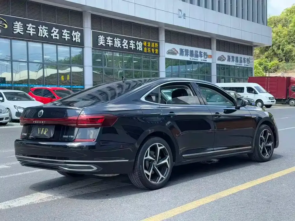Volkswagen Passat — фото 9