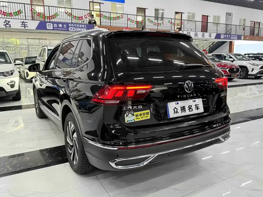 Volkswagen Tiguan L — фото 9