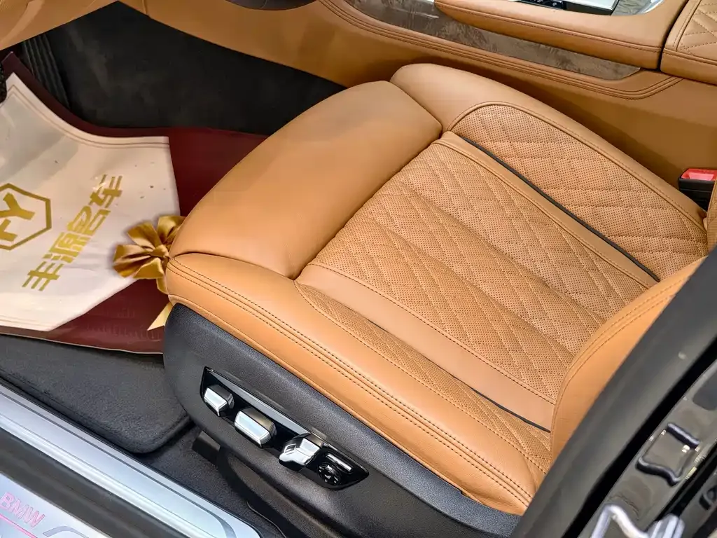 BMW 7 Series — фото 10