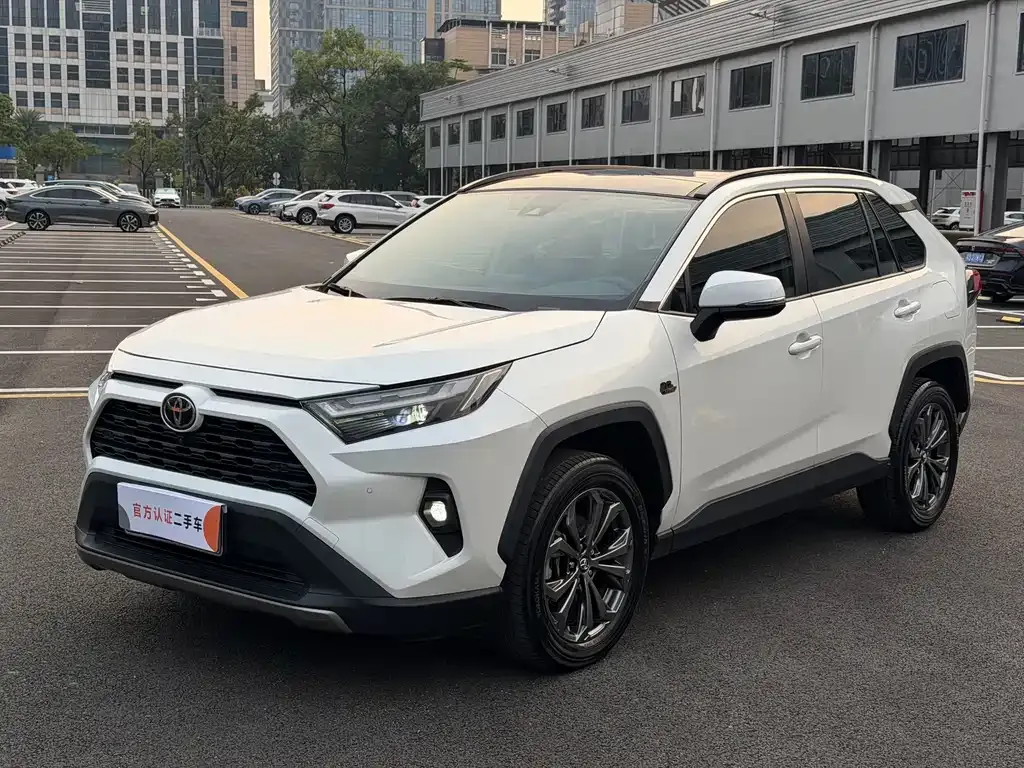 Toyota RAV4 — фото 1