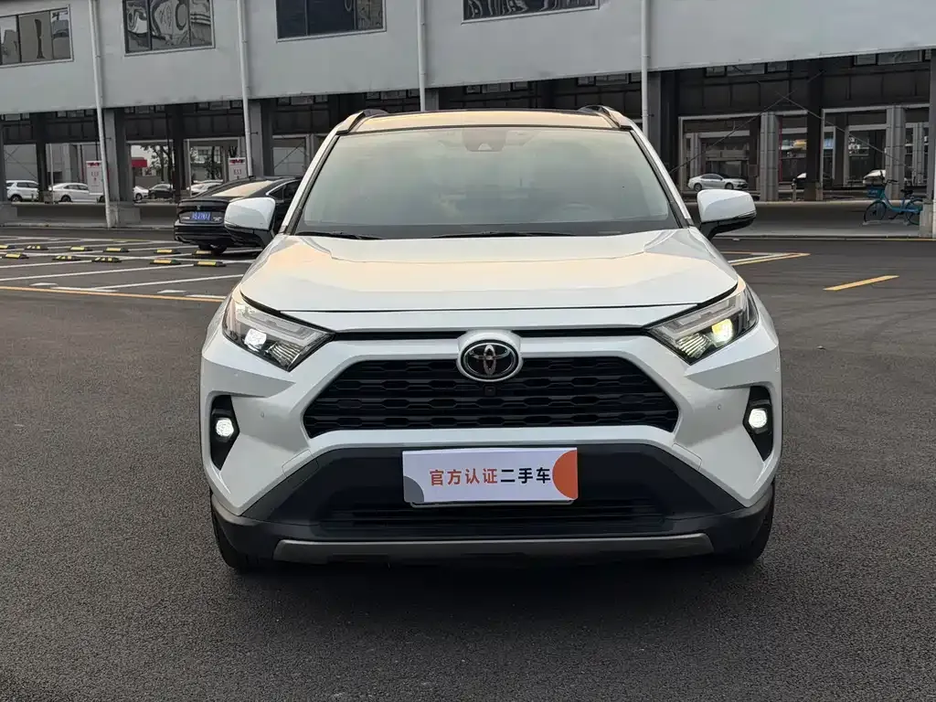 Toyota RAV4 — фото 8