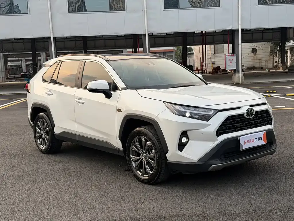 Toyota RAV4 — фото 7