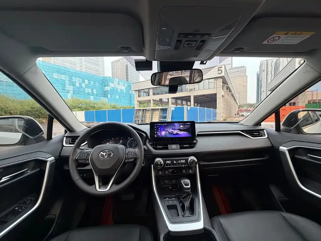 Toyota RAV4 — фото 4