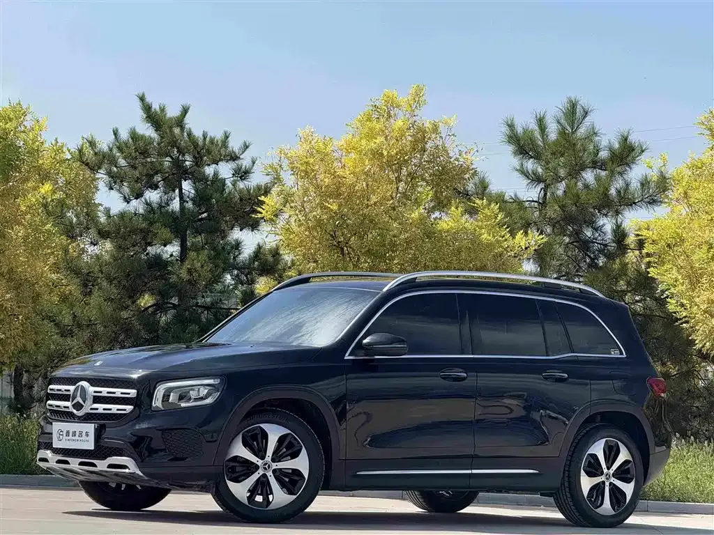Mercedes-Benz GLB — фото 1