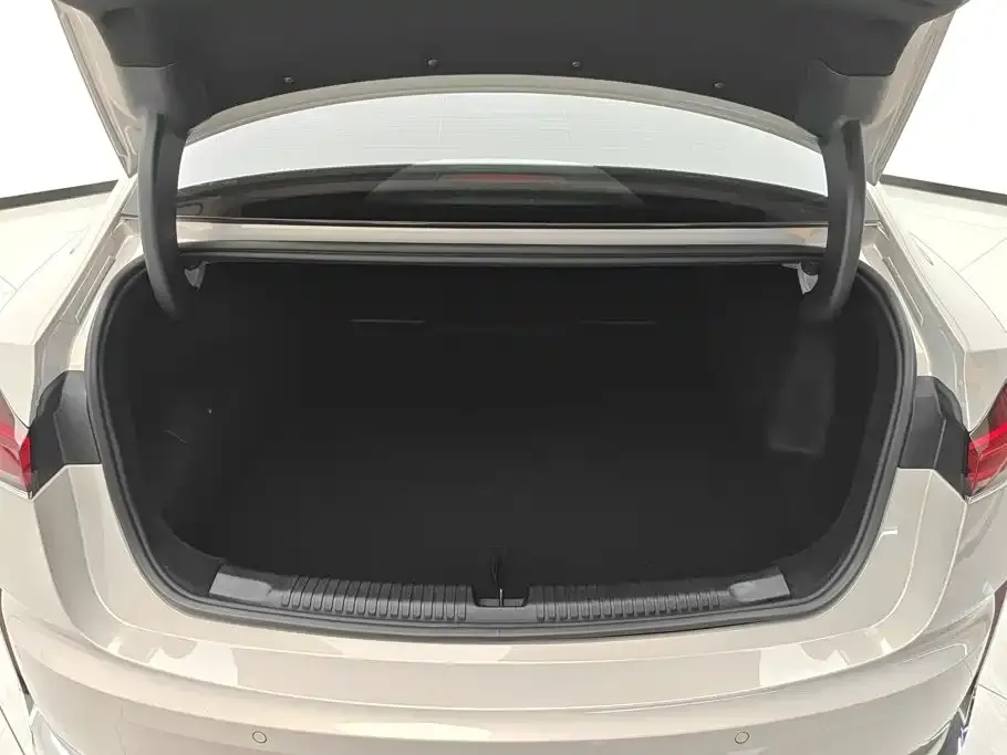 Roewe M7 DMH — фото 10