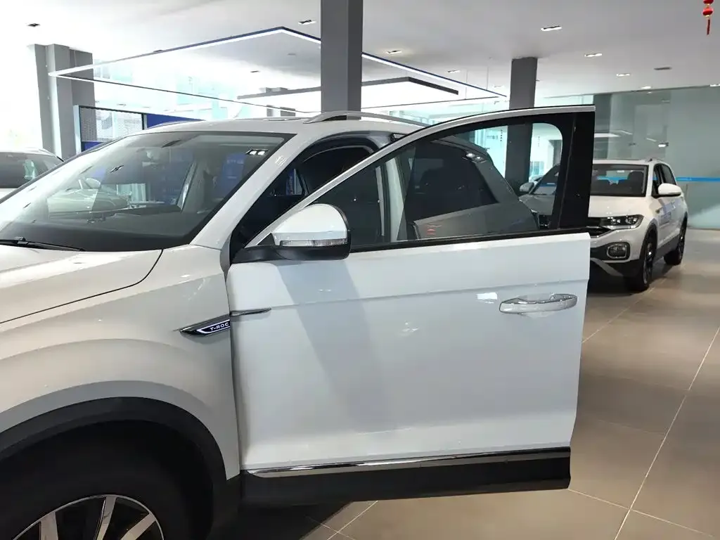 Volkswagen T-Roc — фото 2