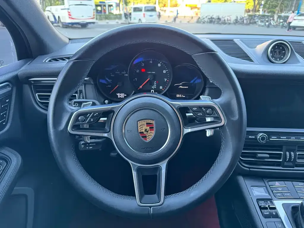 Porsche Macan — фото 9