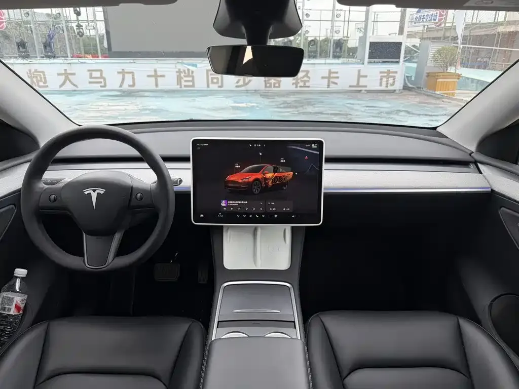 Tesla Model Y — фото 10
