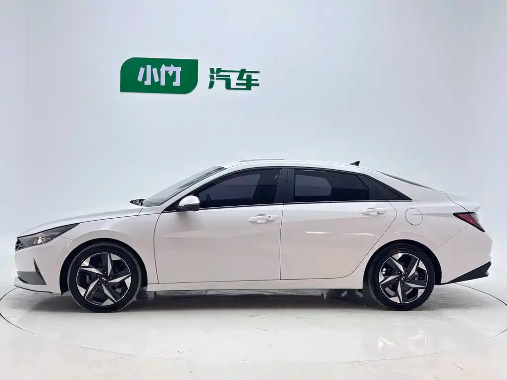 Hyundai Elantra — фото 7