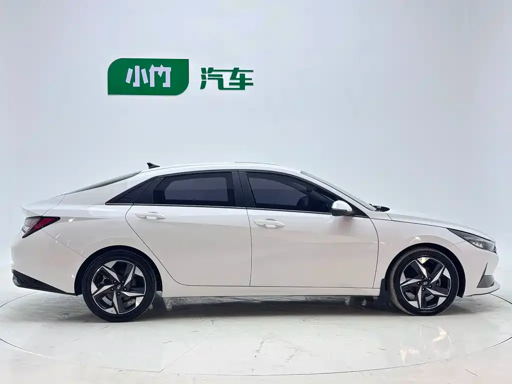 Hyundai Elantra — фото 9