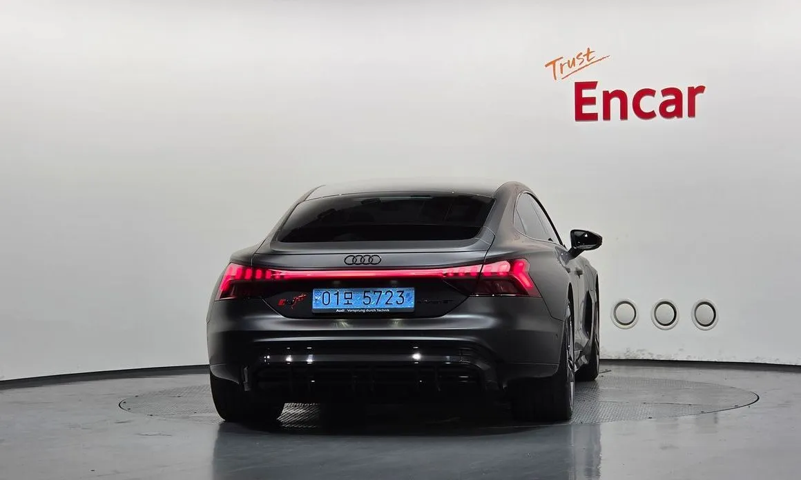 Audi RS e-tron GT — фото 6