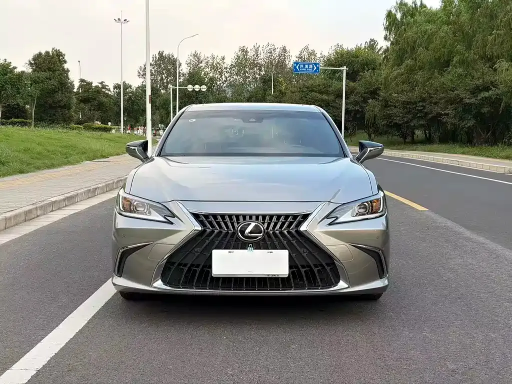 Lexus ES — фото 10