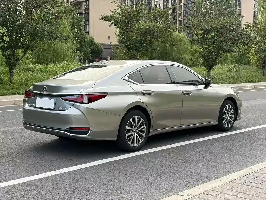 Lexus ES — фото 9