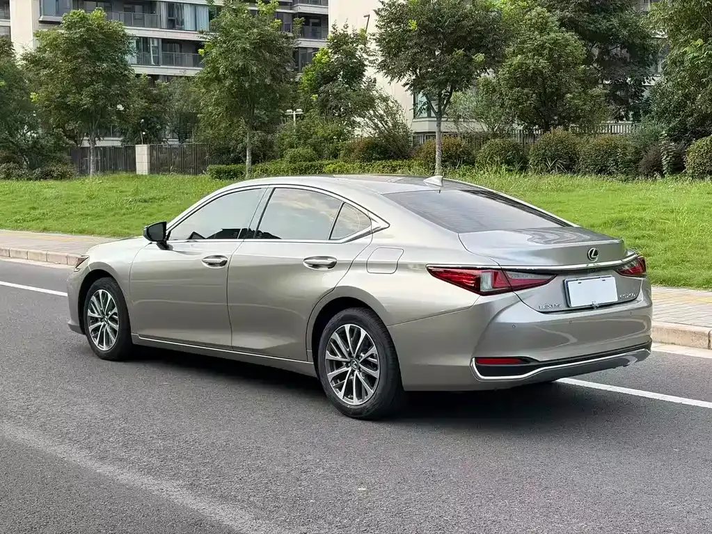 Lexus ES — фото 6