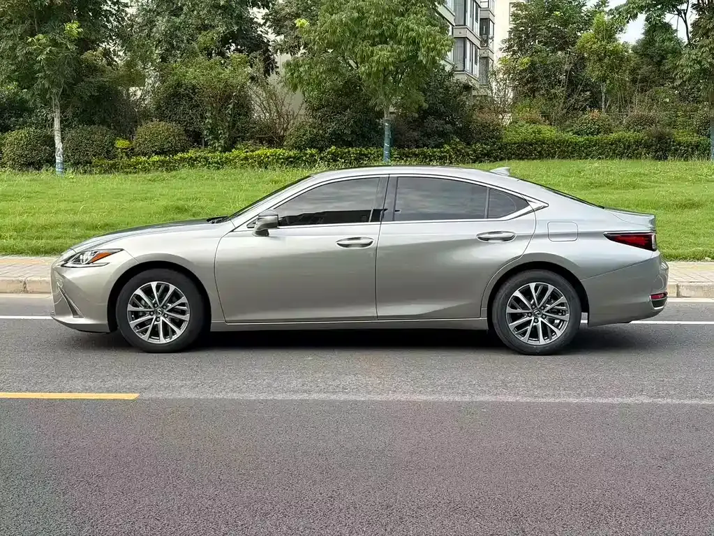 Lexus ES — фото 8